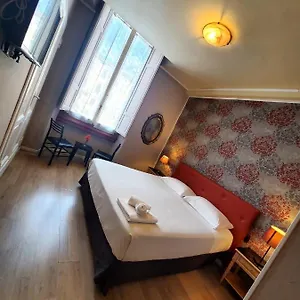 Fedora Hotell